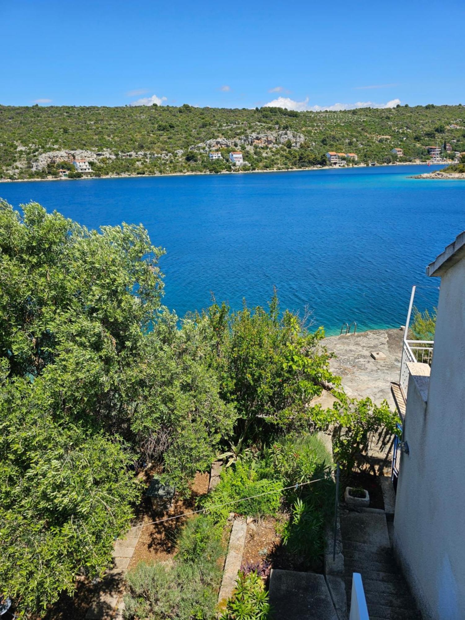 Apartments Lucin Veliki Drvenik Kültér fotó